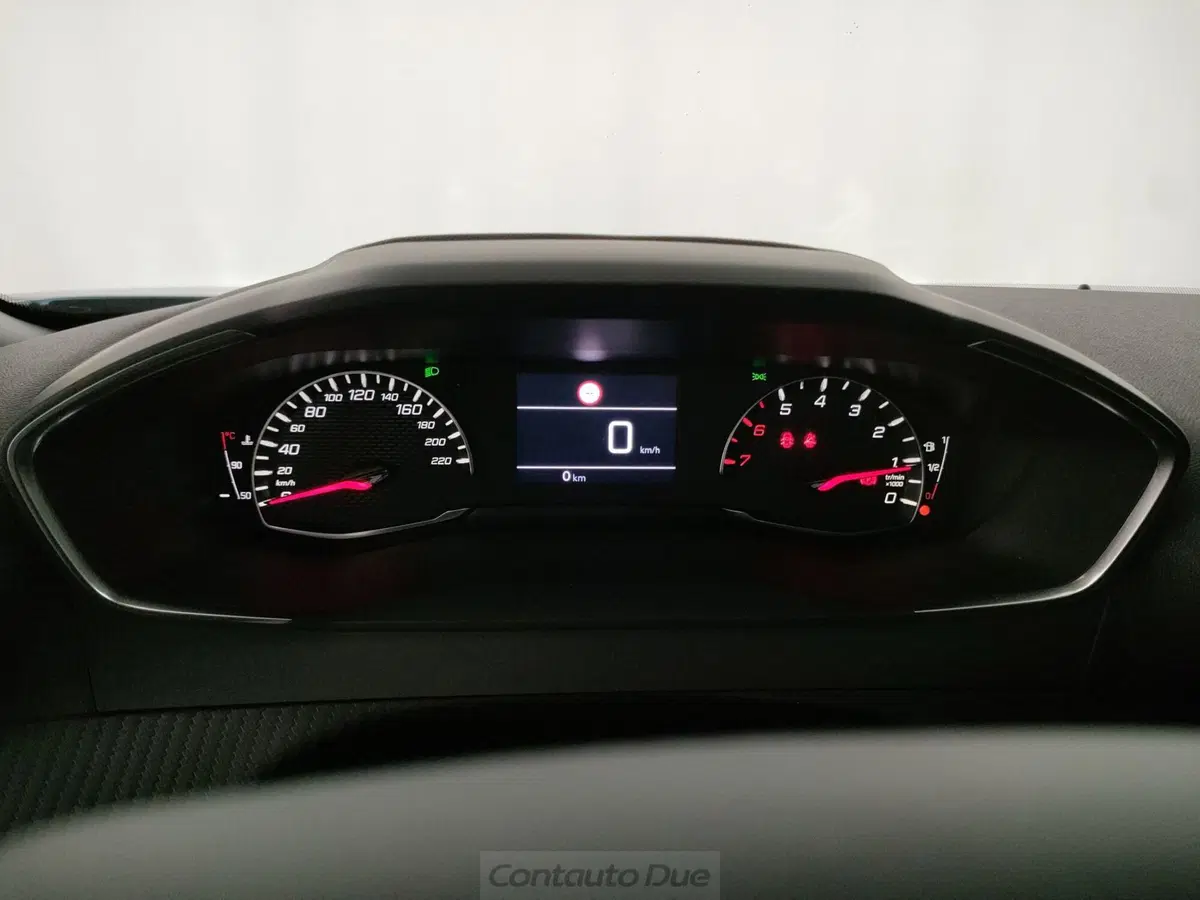 Peugeot 2008 nuova a Caserta (11)