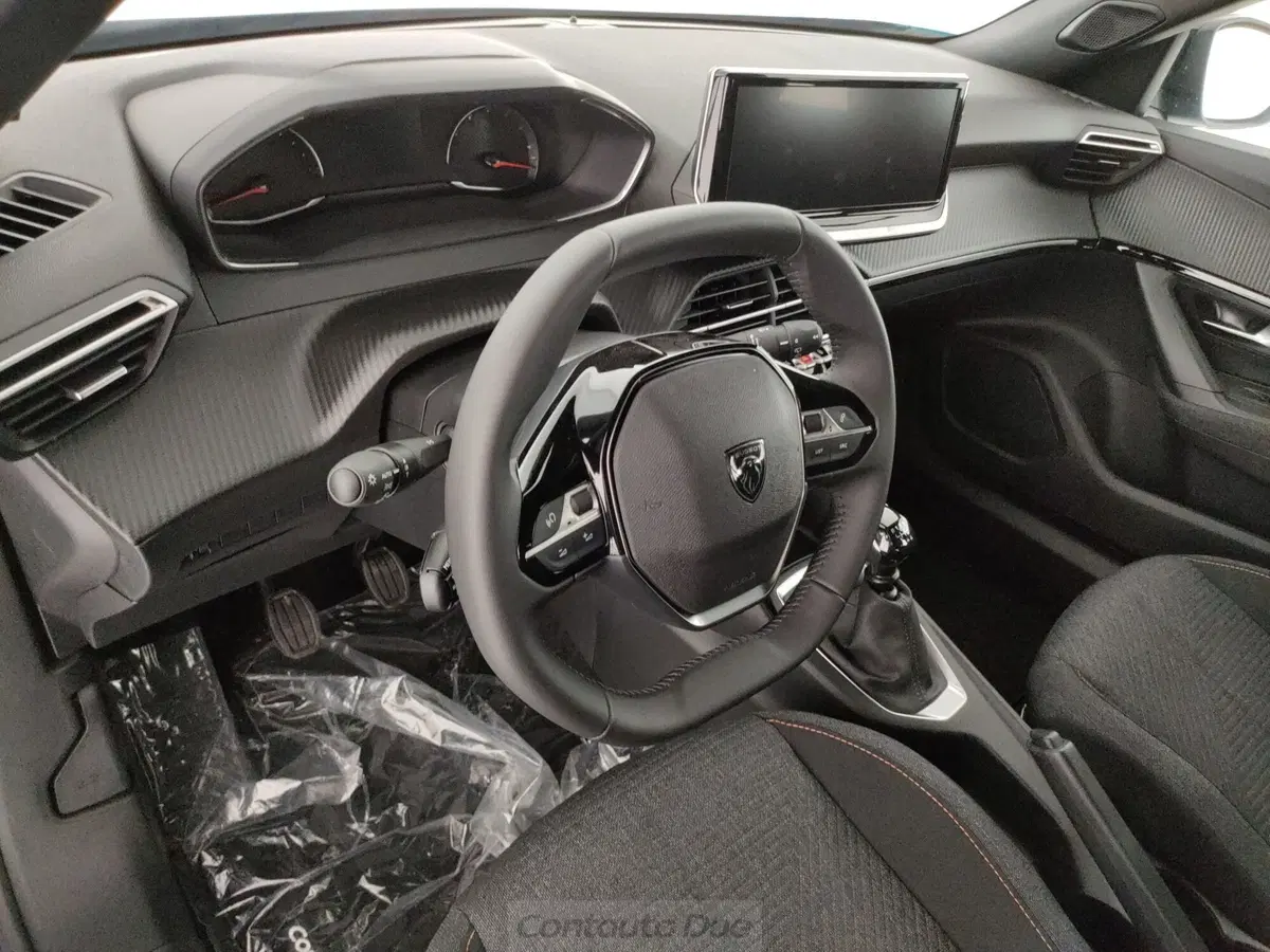 Peugeot 2008 nuova a Caserta (11)