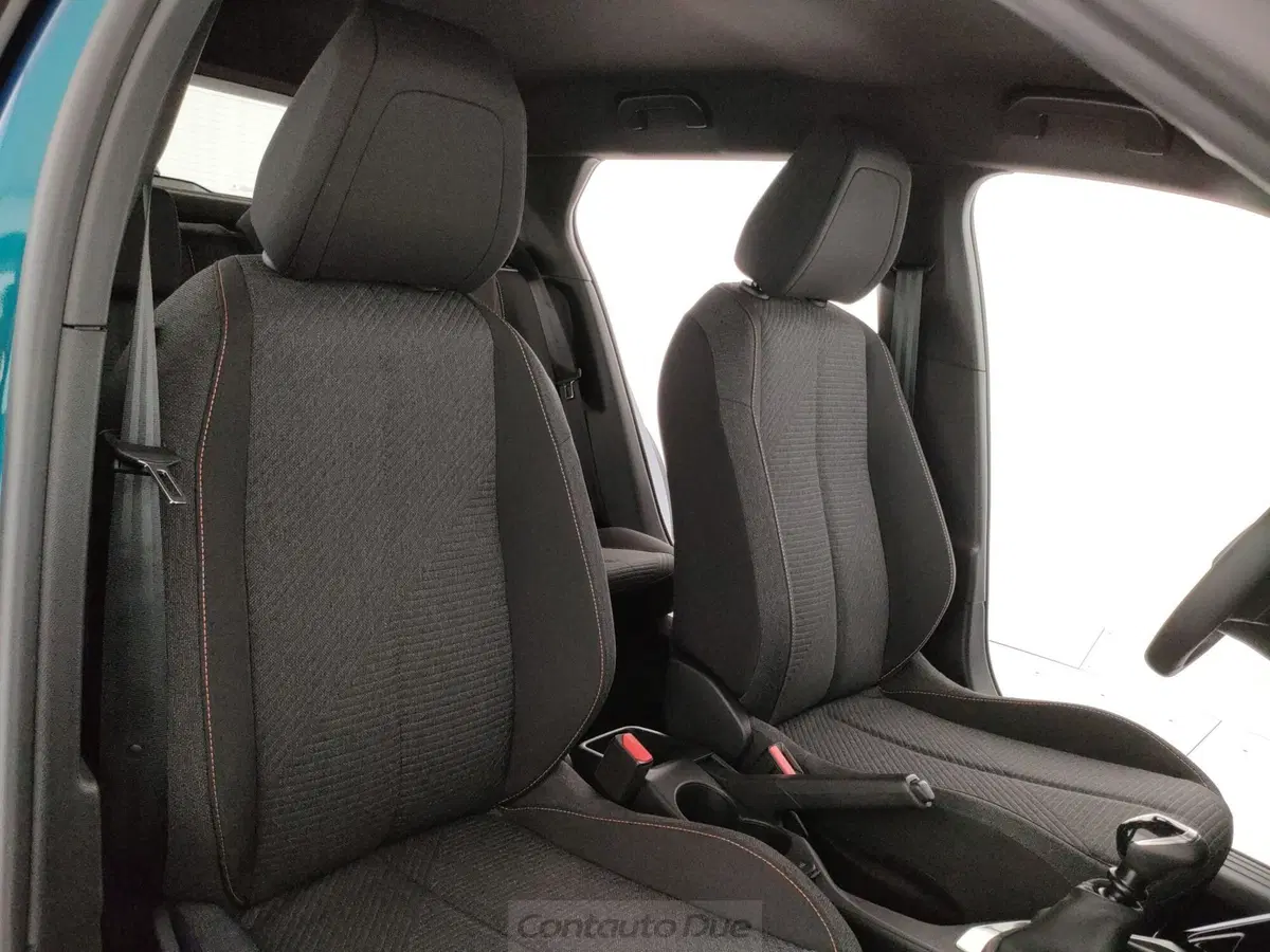 Peugeot 2008 nuova a Caserta (14)