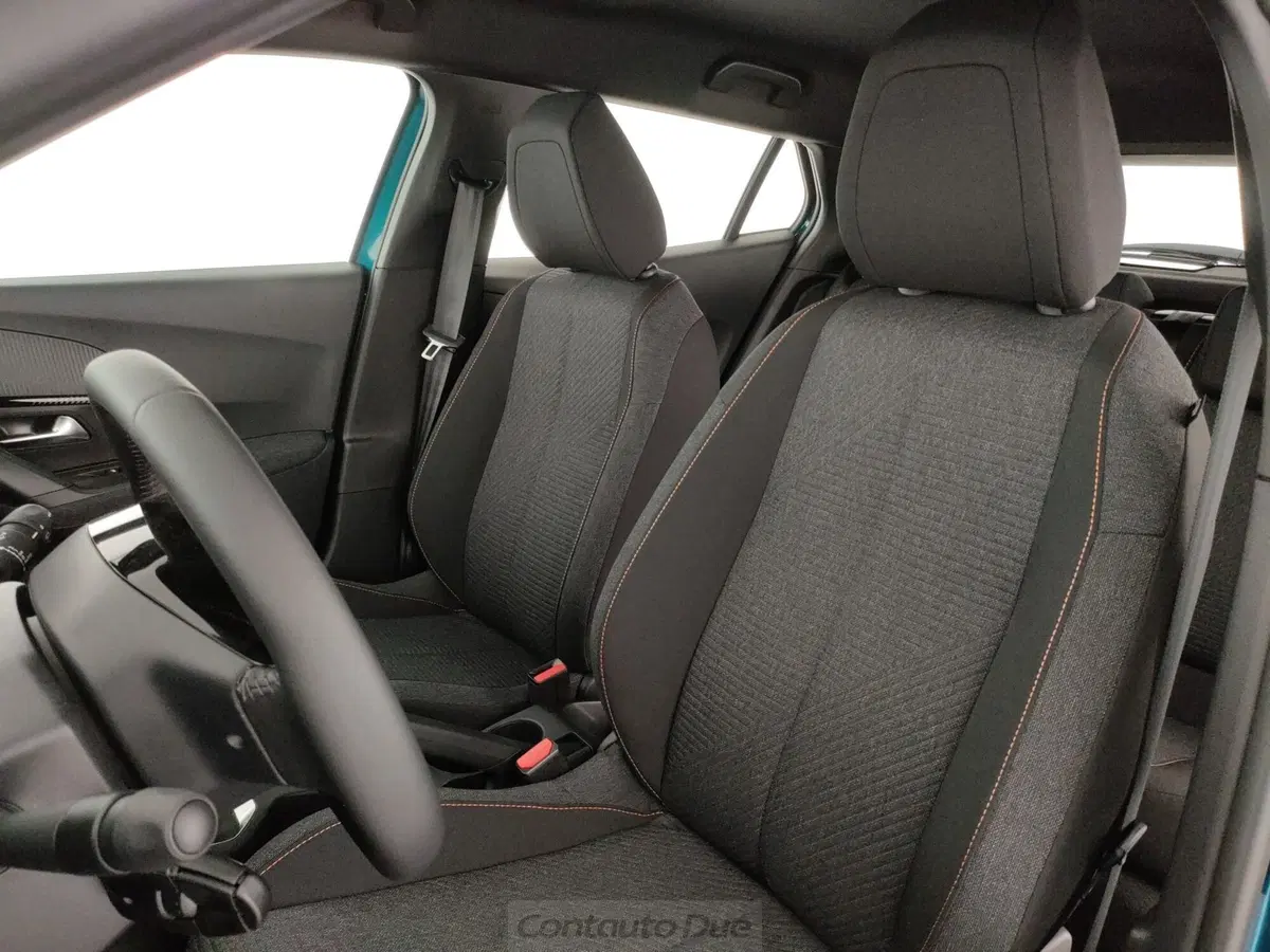 Peugeot 2008 nuova a Caserta (17)
