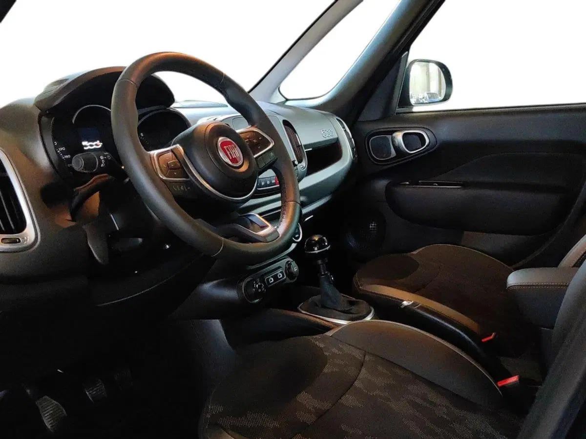 Fiat 500L usata a Milano (7)
