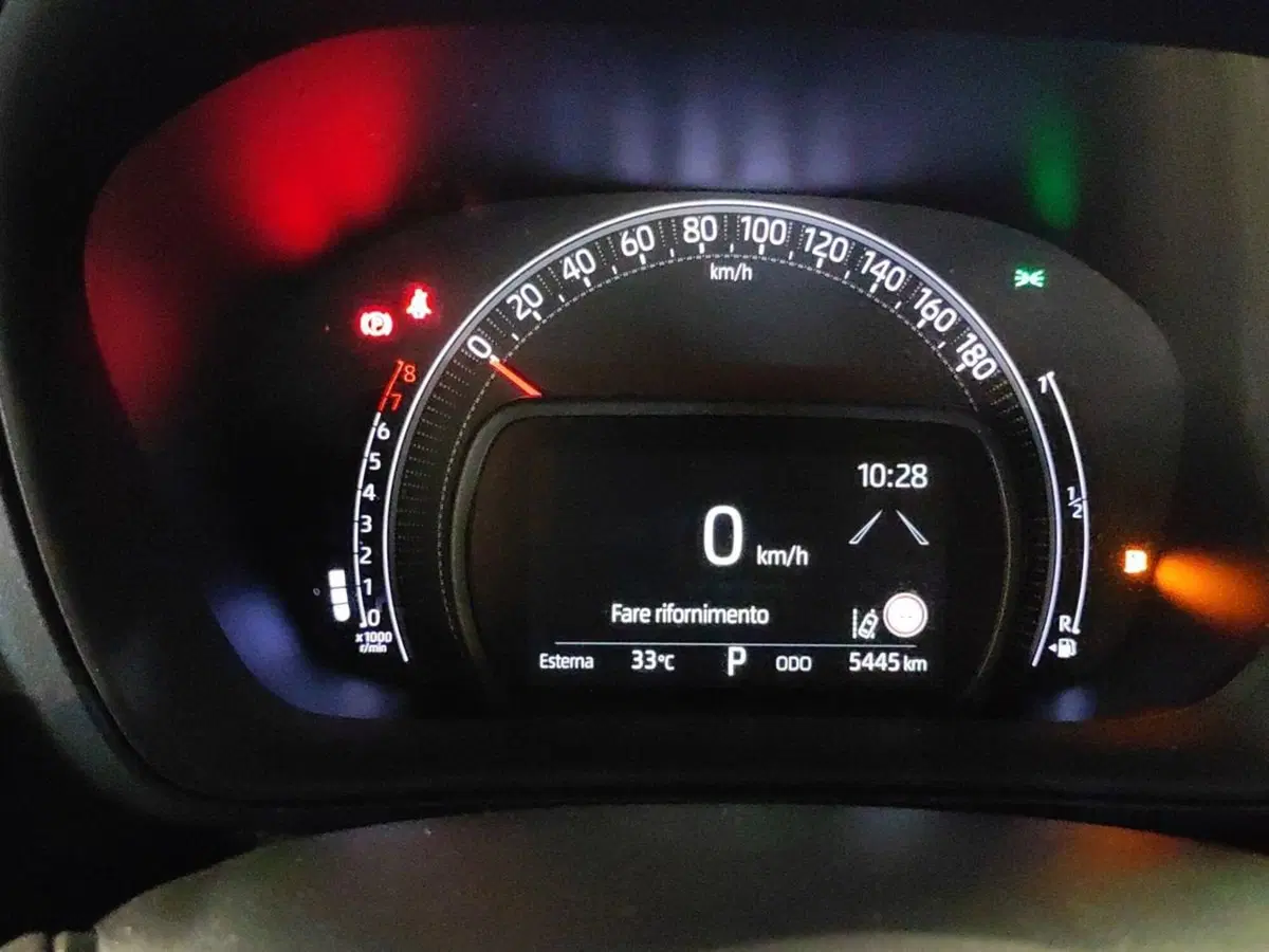 Toyota Aygo X usata a Milano (10)