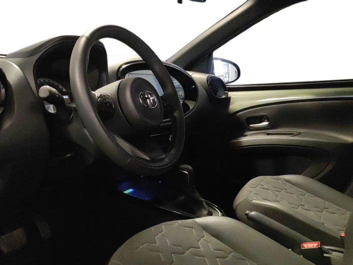 Toyota Aygo X usata a Milano (8)
