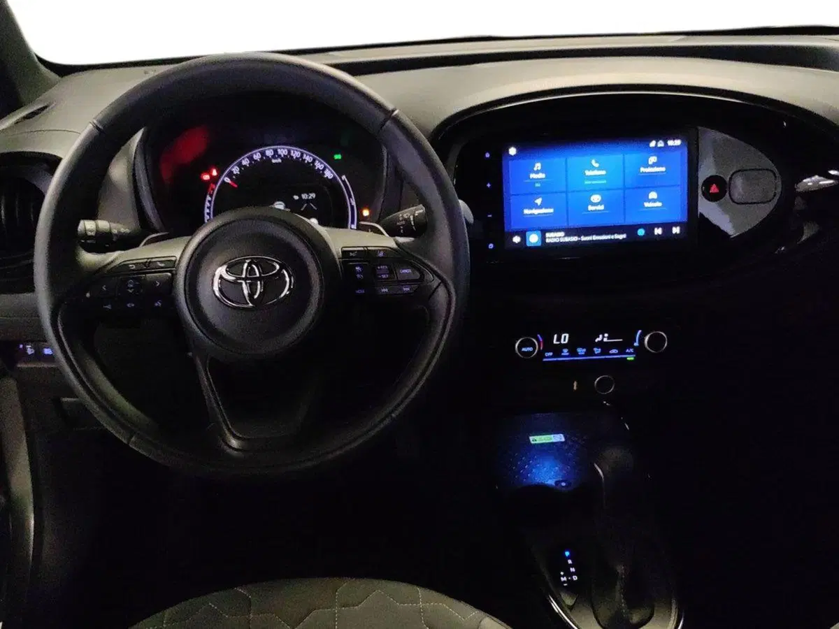 Toyota Aygo X usata a Milano (9)