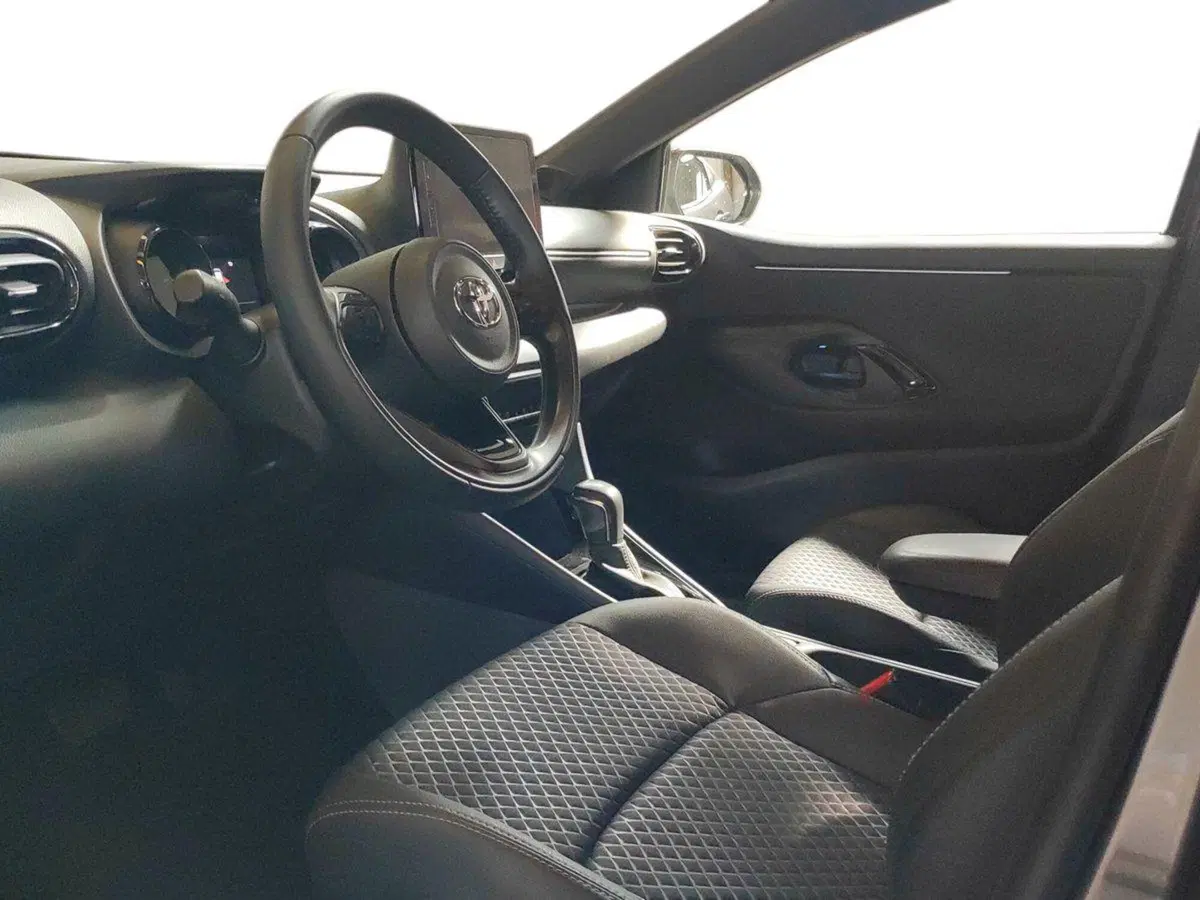 Toyota Yaris usata a Milano (8)