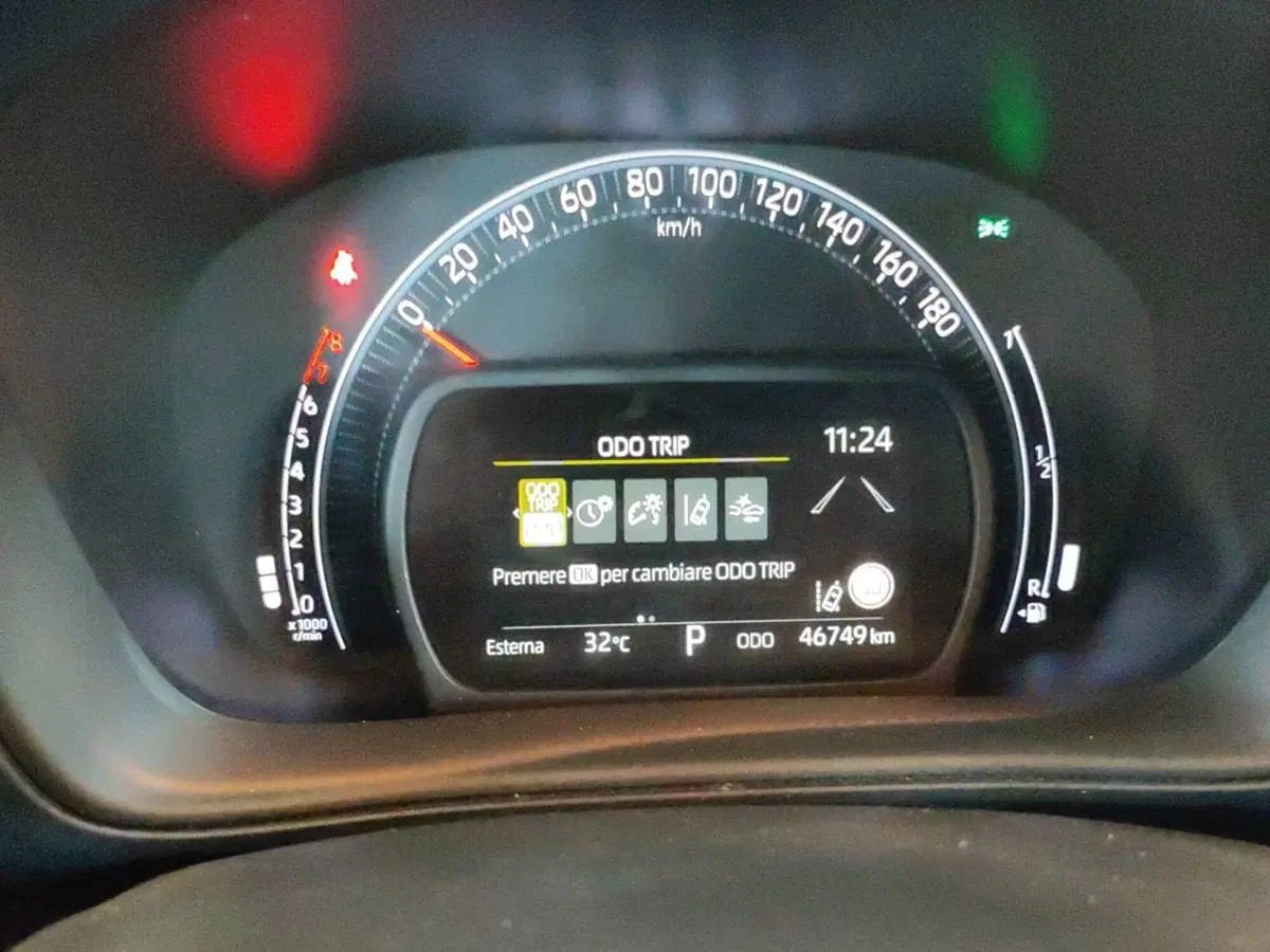 Toyota Aygo X usata a Milano (10)
