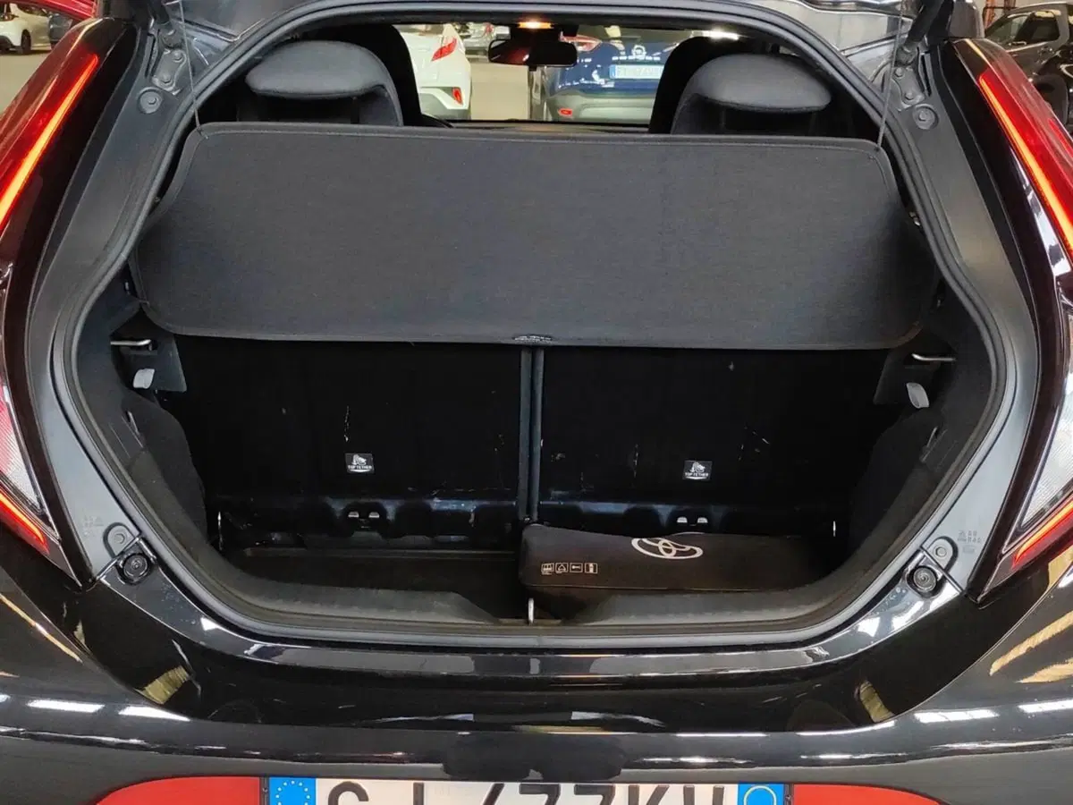Toyota Aygo X usata a Milano (7)