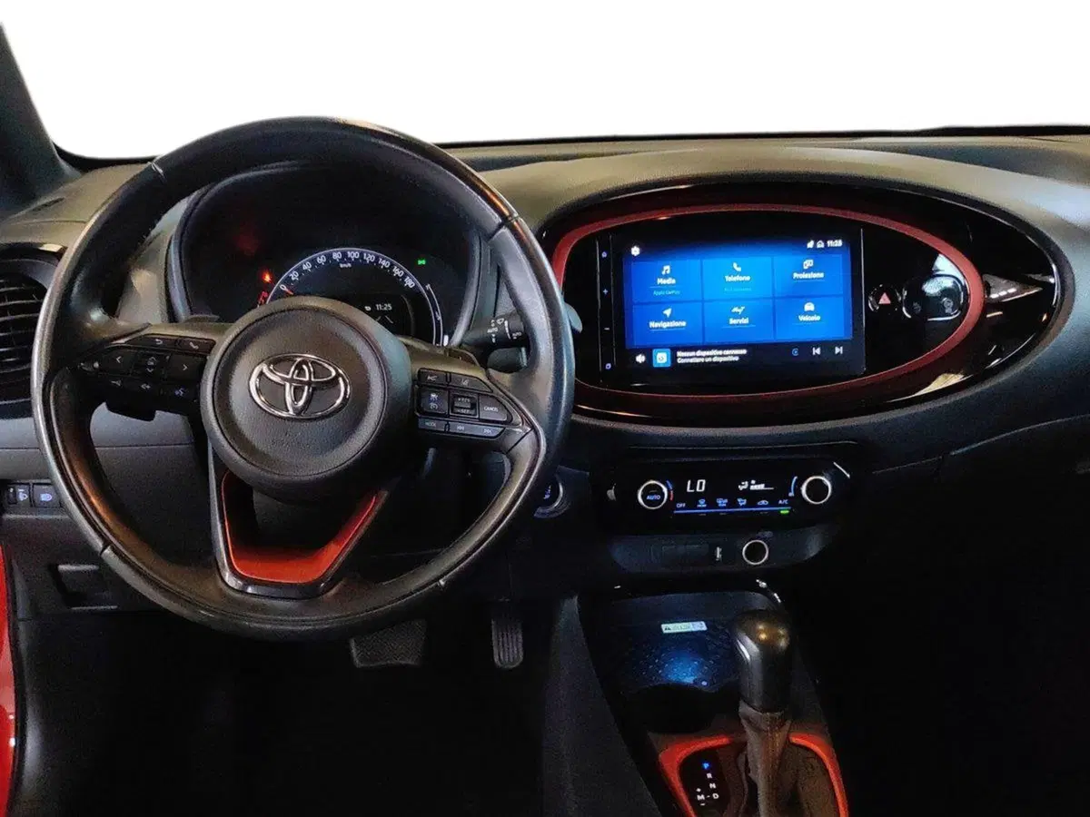 Toyota Aygo X usata a Milano (9)
