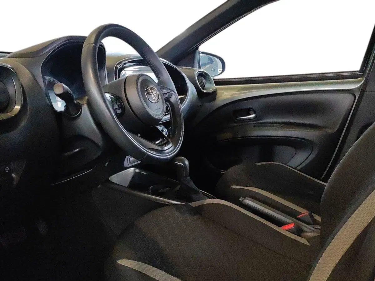 Toyota Aygo X usata a Milano (8)
