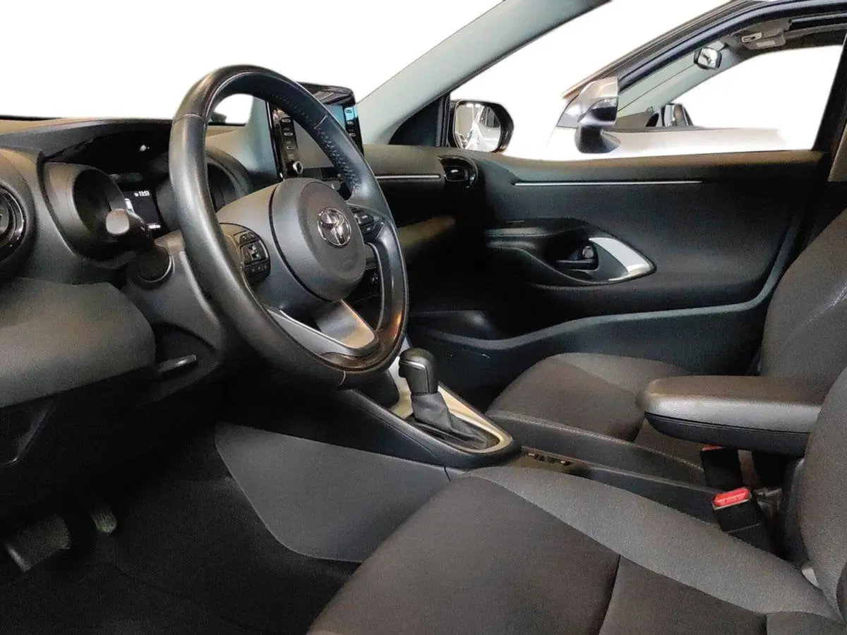 Toyota Yaris usata a Milano (8)