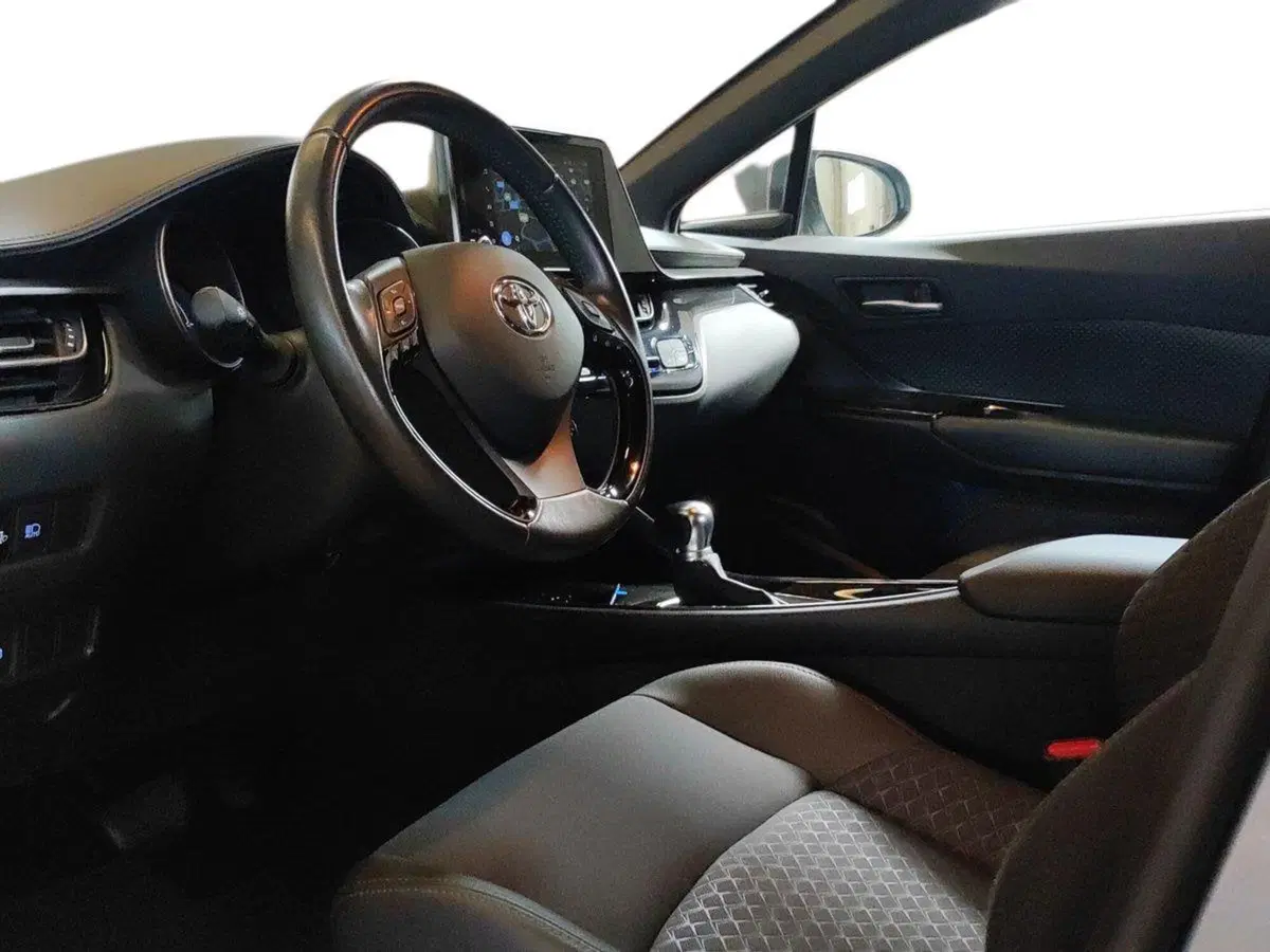 Toyota Toyota C-HR usata a Milano (8)