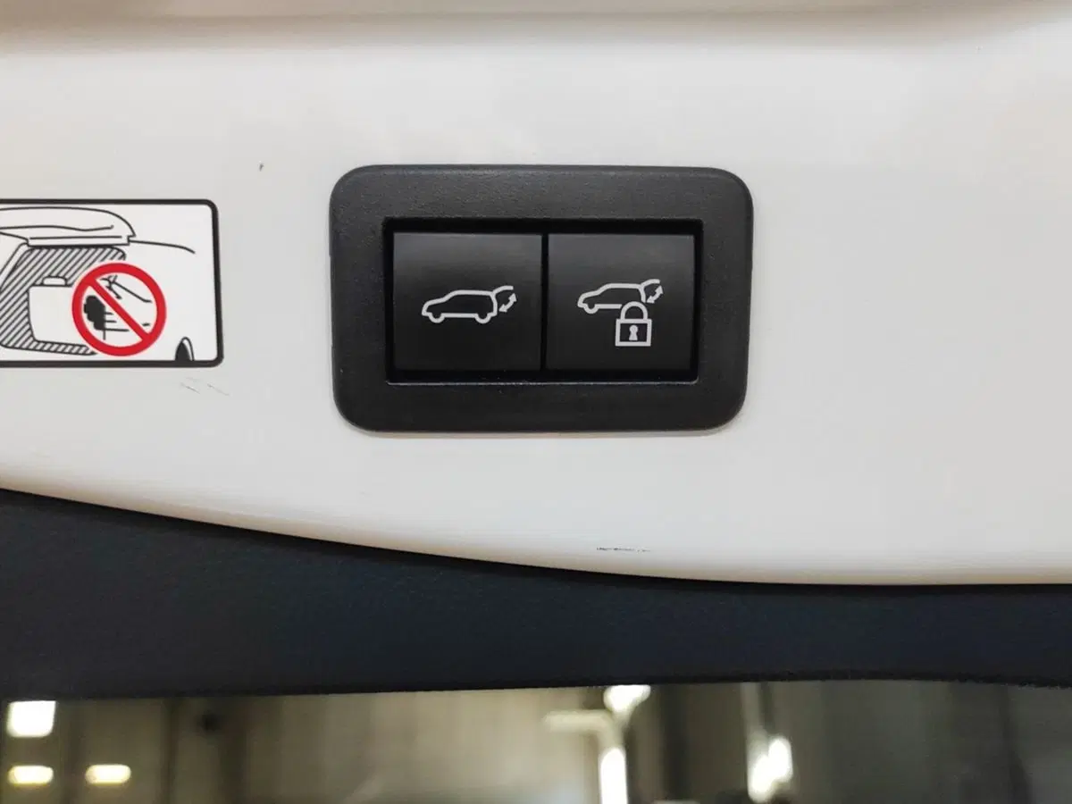 Toyota Toyota C-HR usata a Milano (12)