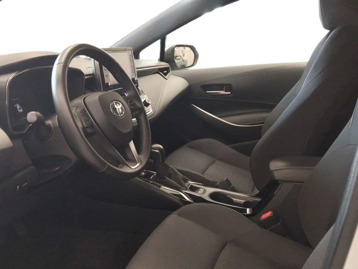Toyota Corolla Touring Sports usata a Roma (7)