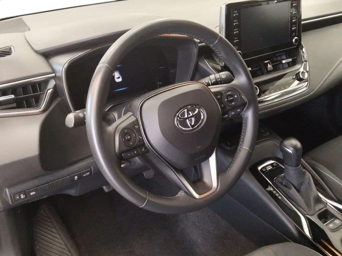 Toyota Corolla Touring Sports usata a Roma (8)