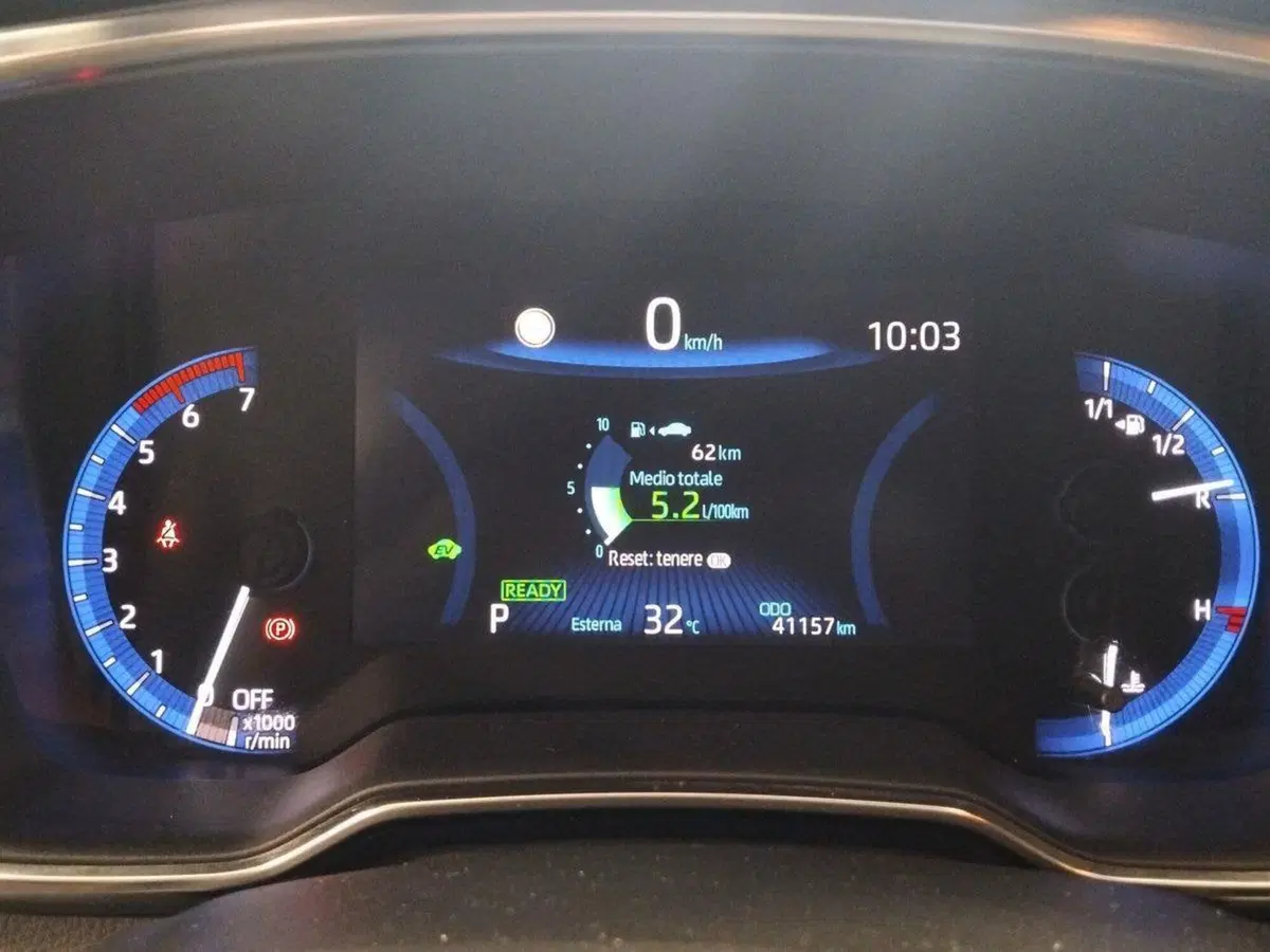 Toyota Corolla Touring Sports usata a Roma (9)