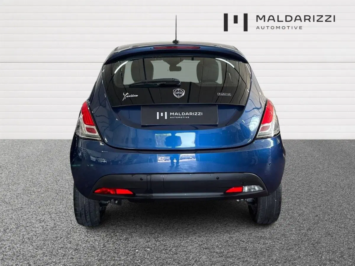 Lancia Ypsilon usata a Bari (3)