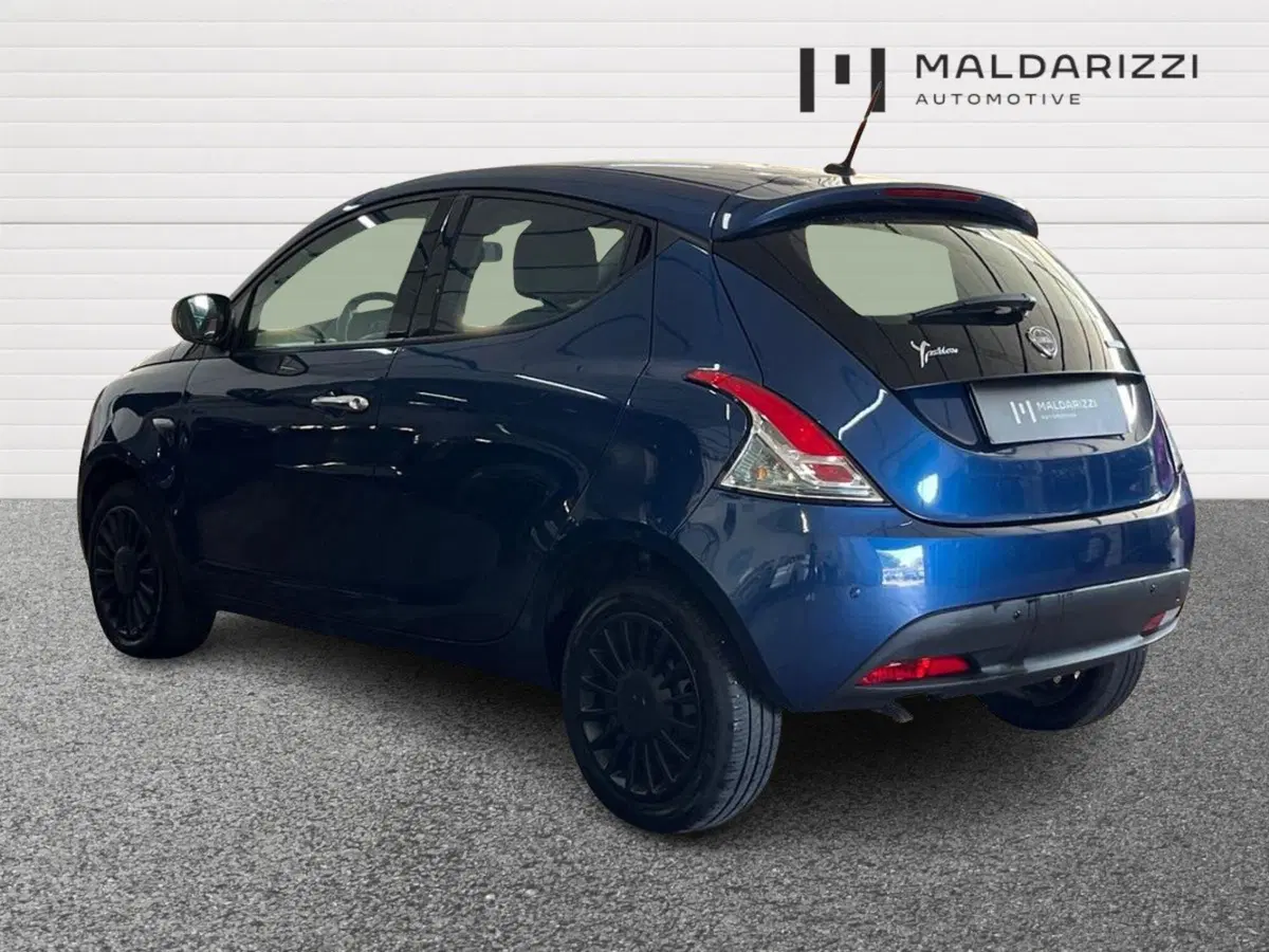 Lancia Ypsilon usata a Bari (4)