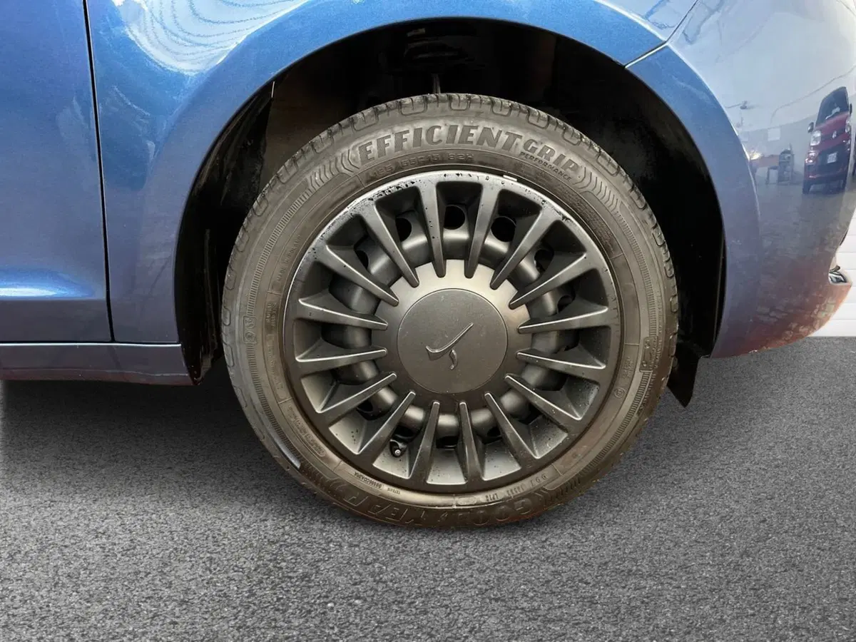 Lancia Ypsilon usata a Bari (6)