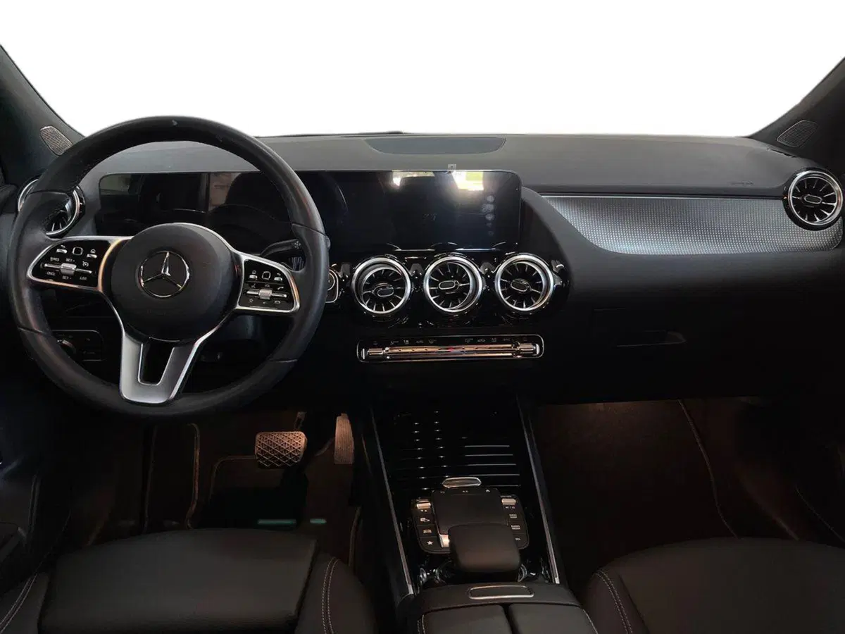 Mercedes-Benz GLA SUV usata a Bari (8)