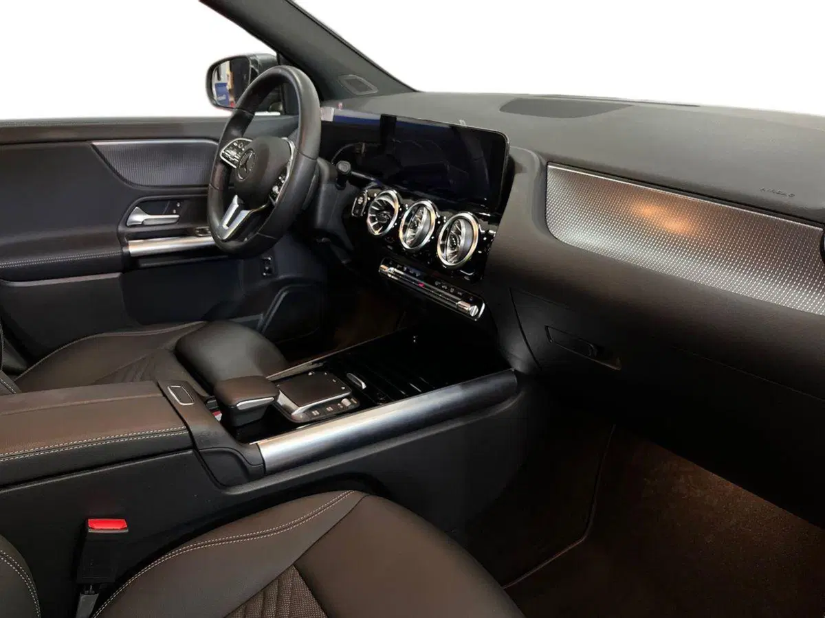 Mercedes-Benz GLA SUV usata a Bari (9)