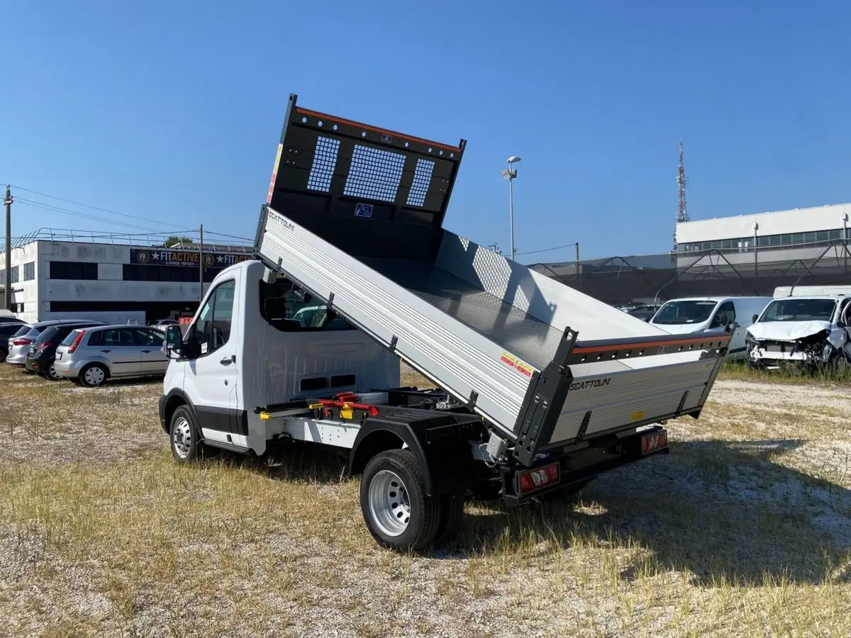 Ford Transit Cabinato nuova a Treviso (2)