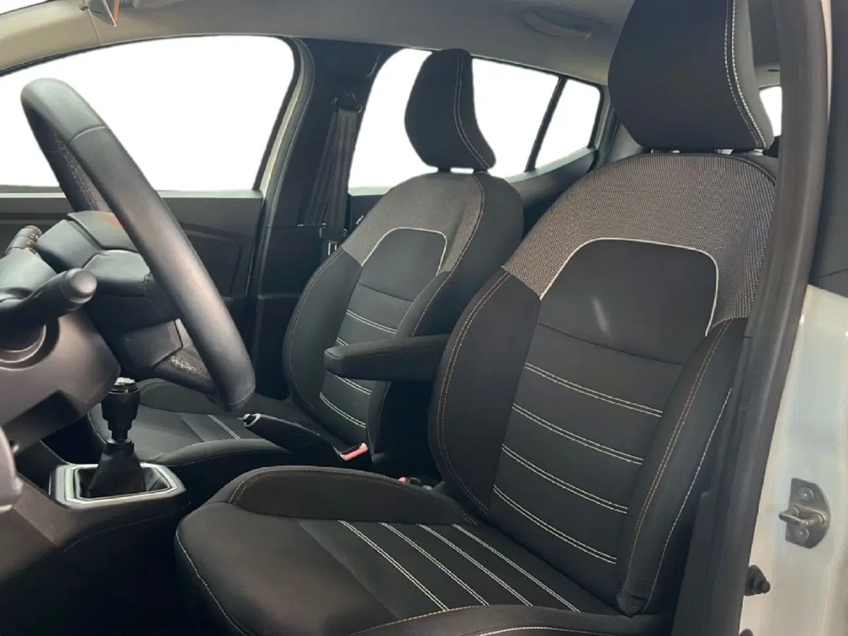 Dacia Sandero usata a Roma (12)