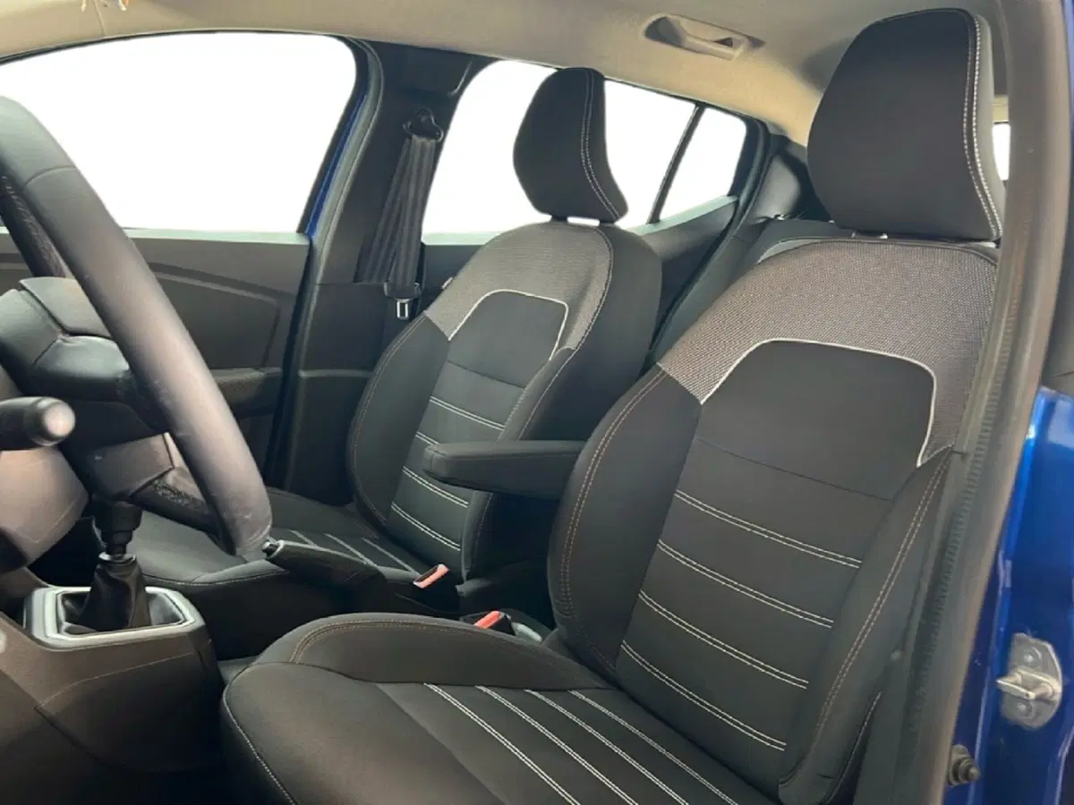 Dacia Sandero usata a Roma (12)