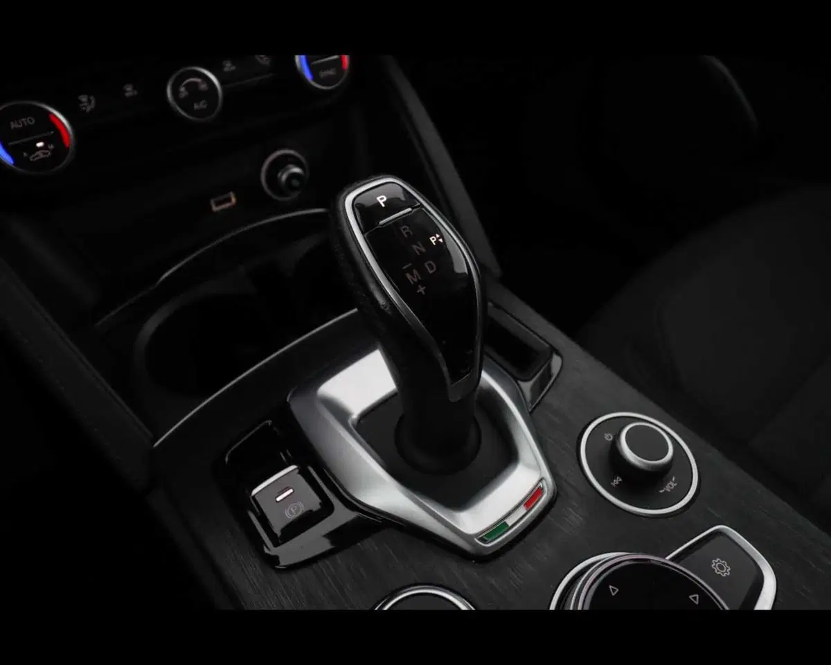 Alfa Romeo Stelvio usata a Bologna (17)