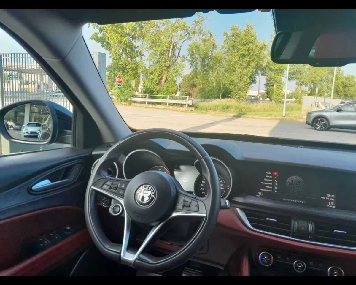 Alfa Romeo Stelvio usata a Bologna (14)