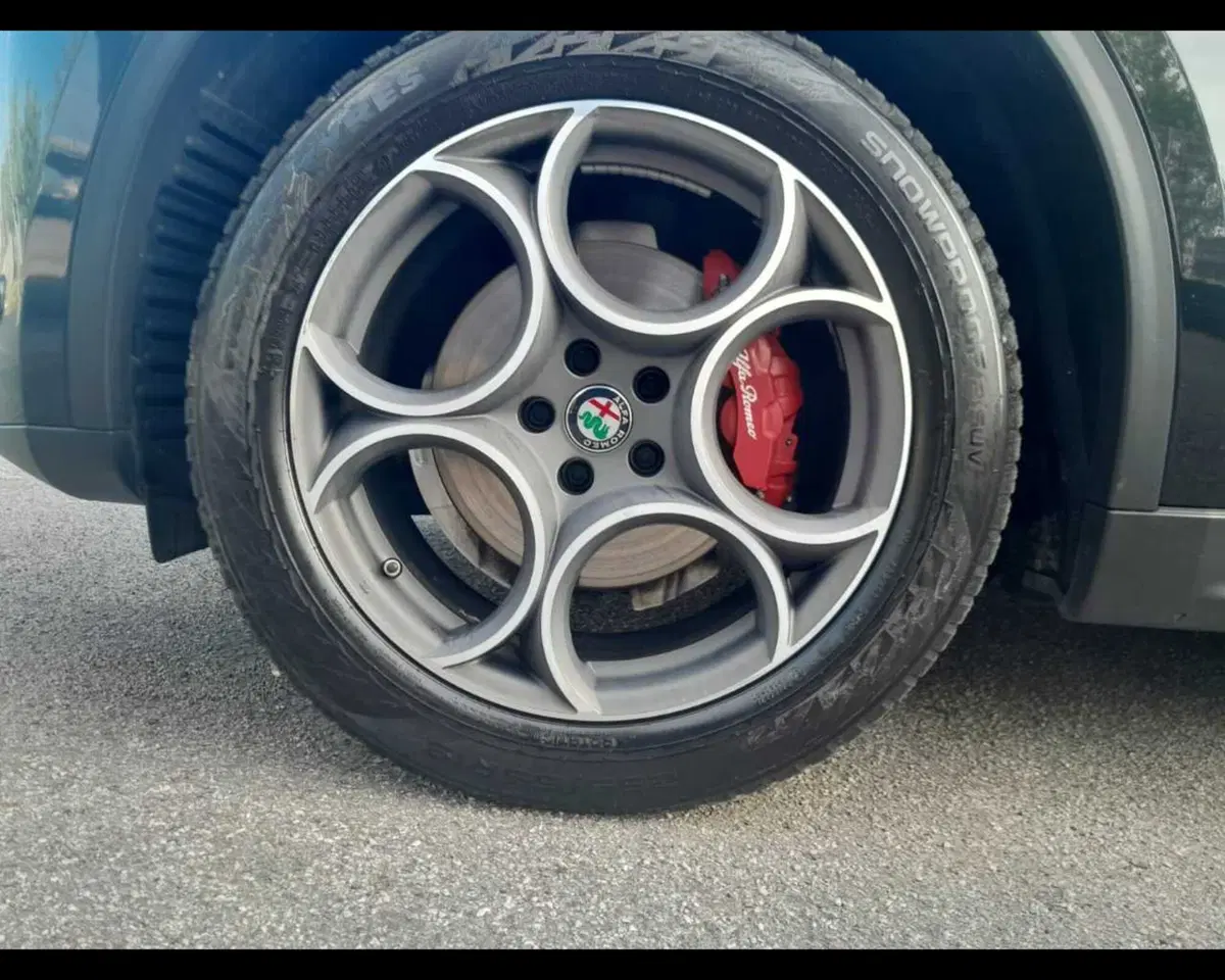 Alfa Romeo Stelvio usata a Bologna (17)