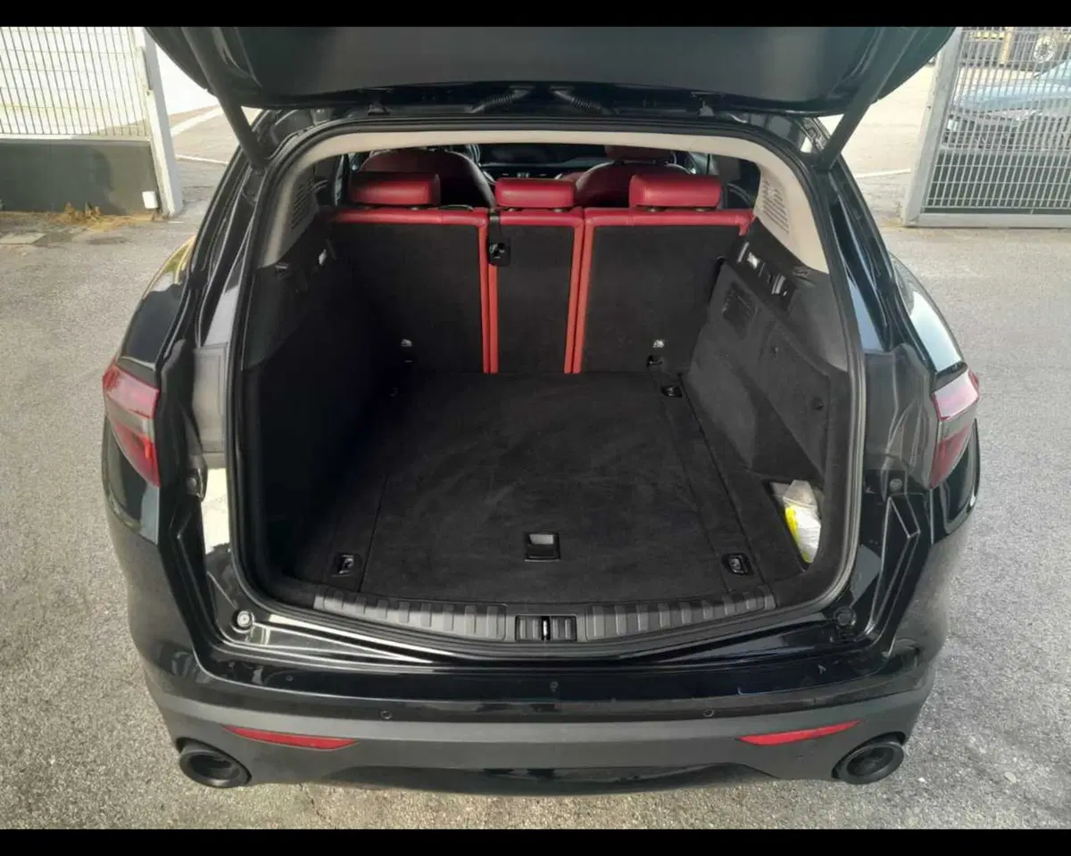 Alfa Romeo Stelvio usata a Bologna (19)