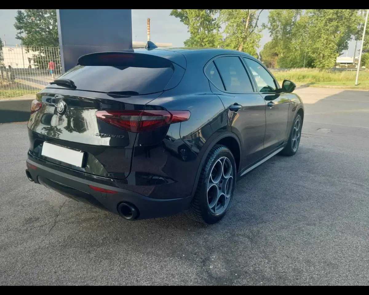 Alfa Romeo Stelvio usata a Bologna (2)