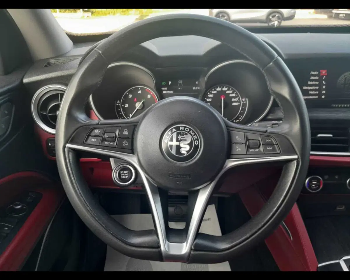 Alfa Romeo Stelvio usata a Bologna (4)