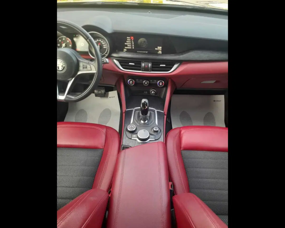 Alfa Romeo Stelvio usata a Bologna (9)