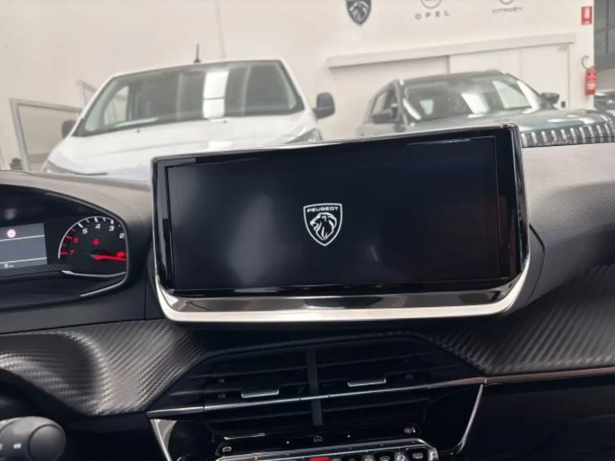 Peugeot 208 nuova a Ancona (18)