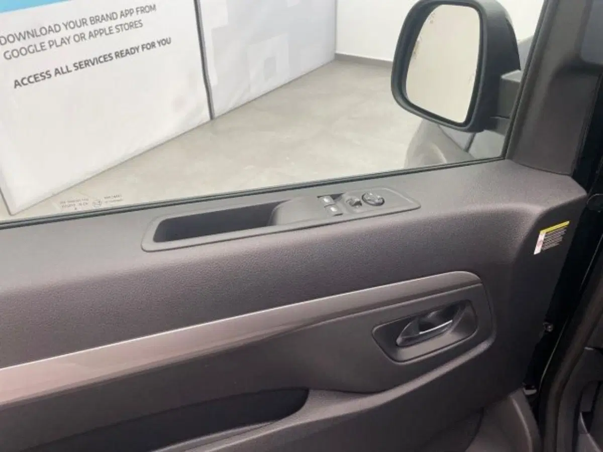 Opel Zafira Life nuova a Ancona (13)