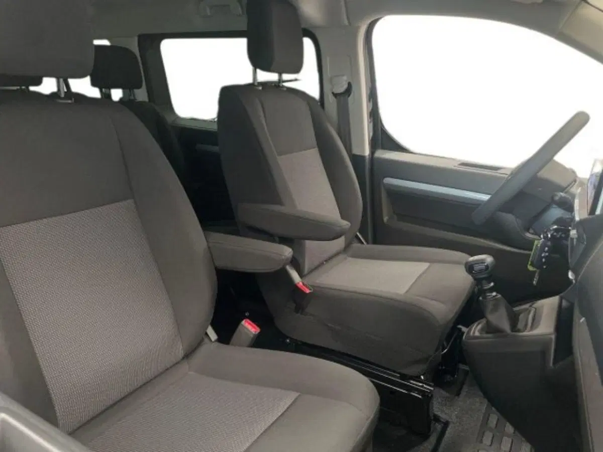 Opel Zafira Life nuova a Ancona (16)