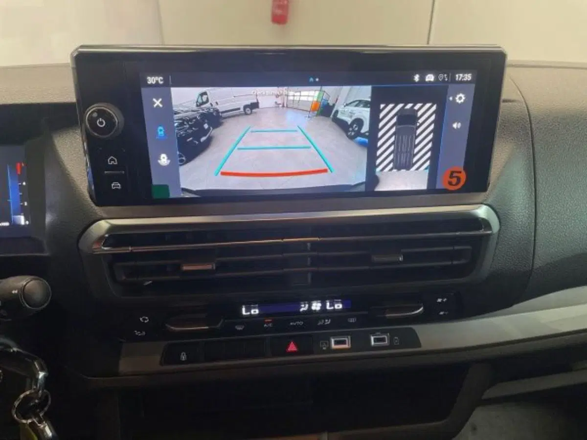 Opel Zafira Life nuova a Ancona (18)