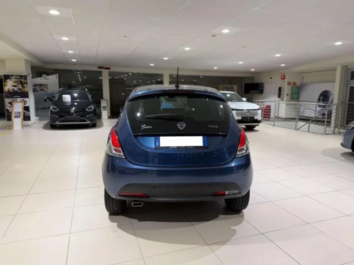 Lancia Ypsilon usata a Savona (7)