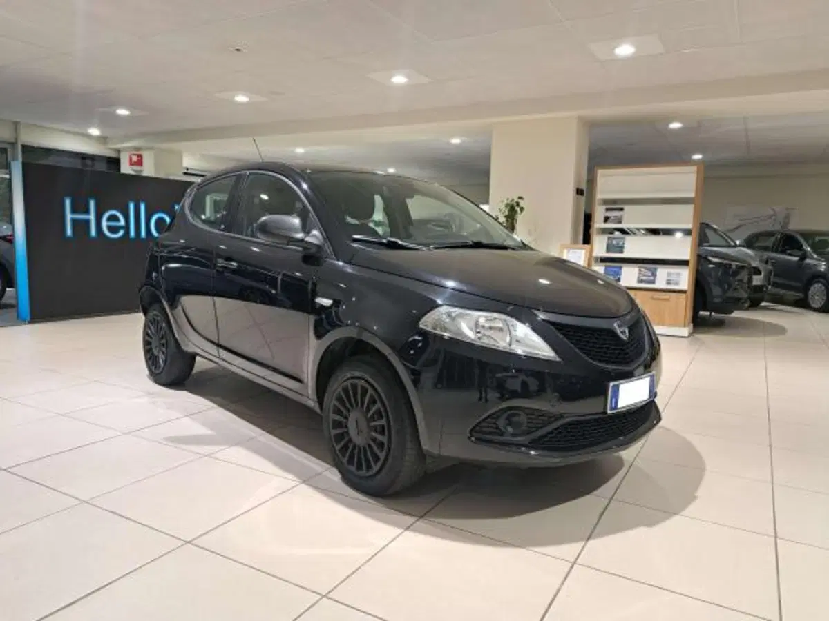 Lancia Ypsilon usata a Savona (3)