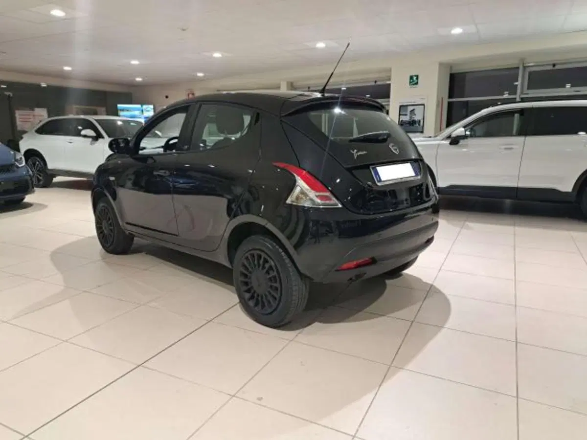 Lancia Ypsilon usata a Savona (7)
