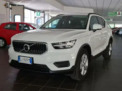 Volvo XC40 T3 Geartronic Momentum Core del 2022 usata a Torino
