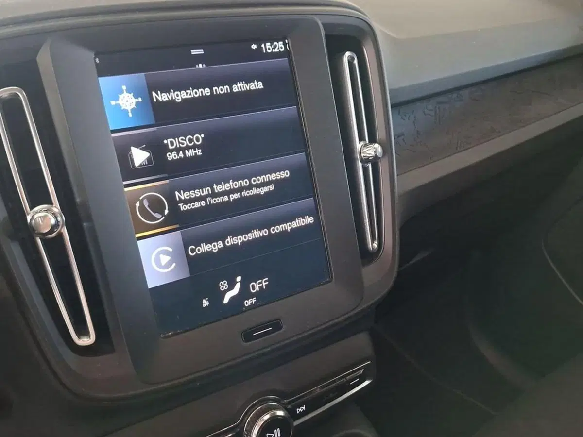 Volvo XC40 usata a Torino (9)