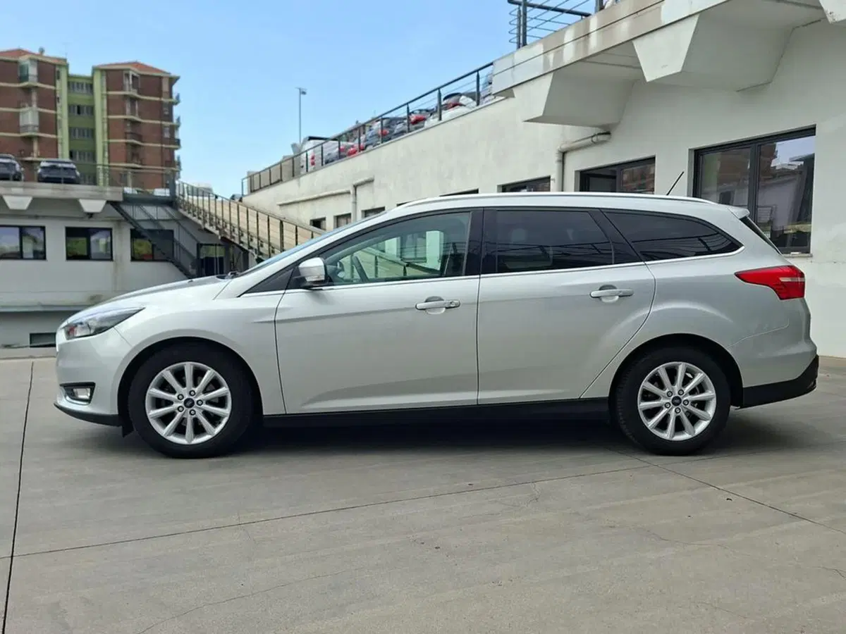 Ford Focus Station Wagon usata a Torino (2)