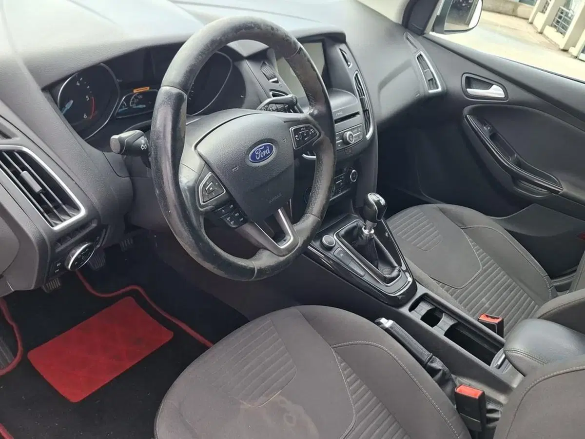 Ford Focus Station Wagon usata a Torino (6)