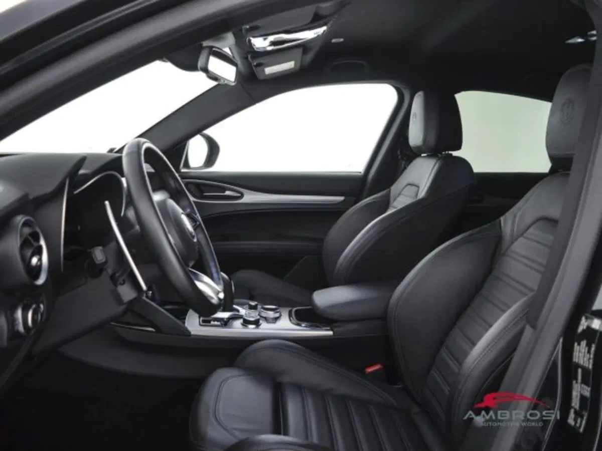 Alfa Romeo Stelvio usata a Perugia (9)