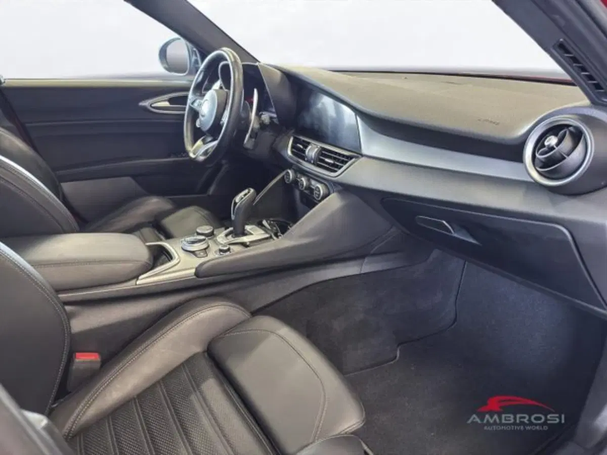 Alfa Romeo Giulia usata a Perugia (12)