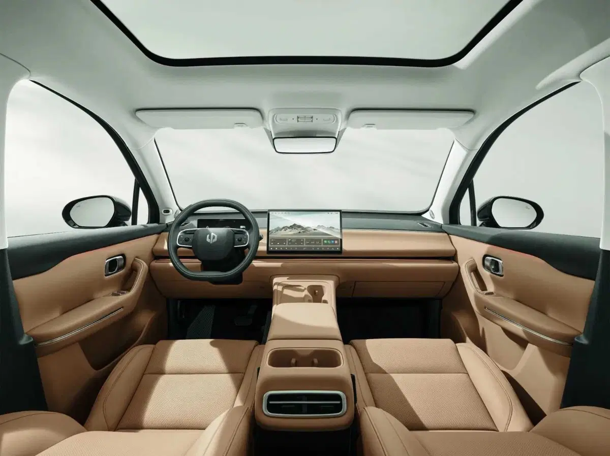 Leapmotor C10 nuova a Salerno (7)