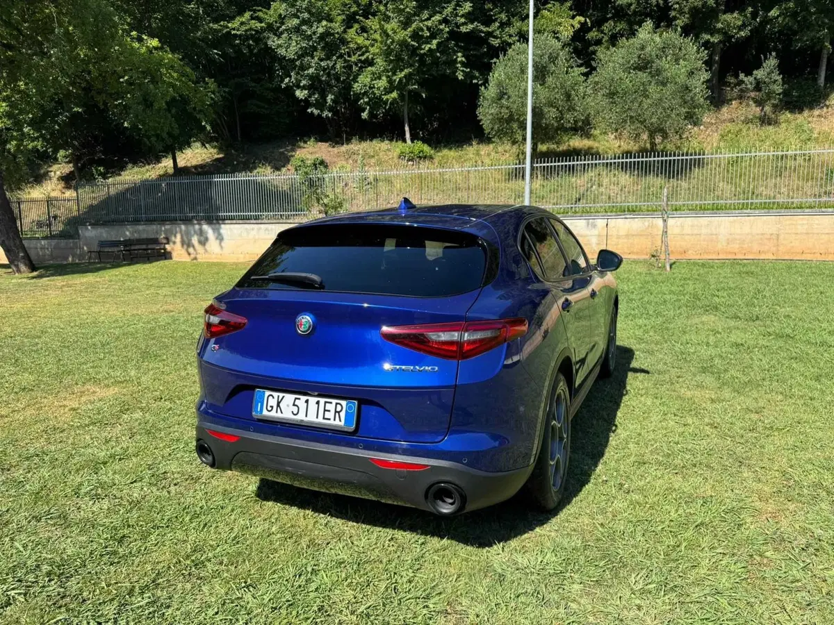 Alfa Romeo Stelvio usata a Salerno (4)