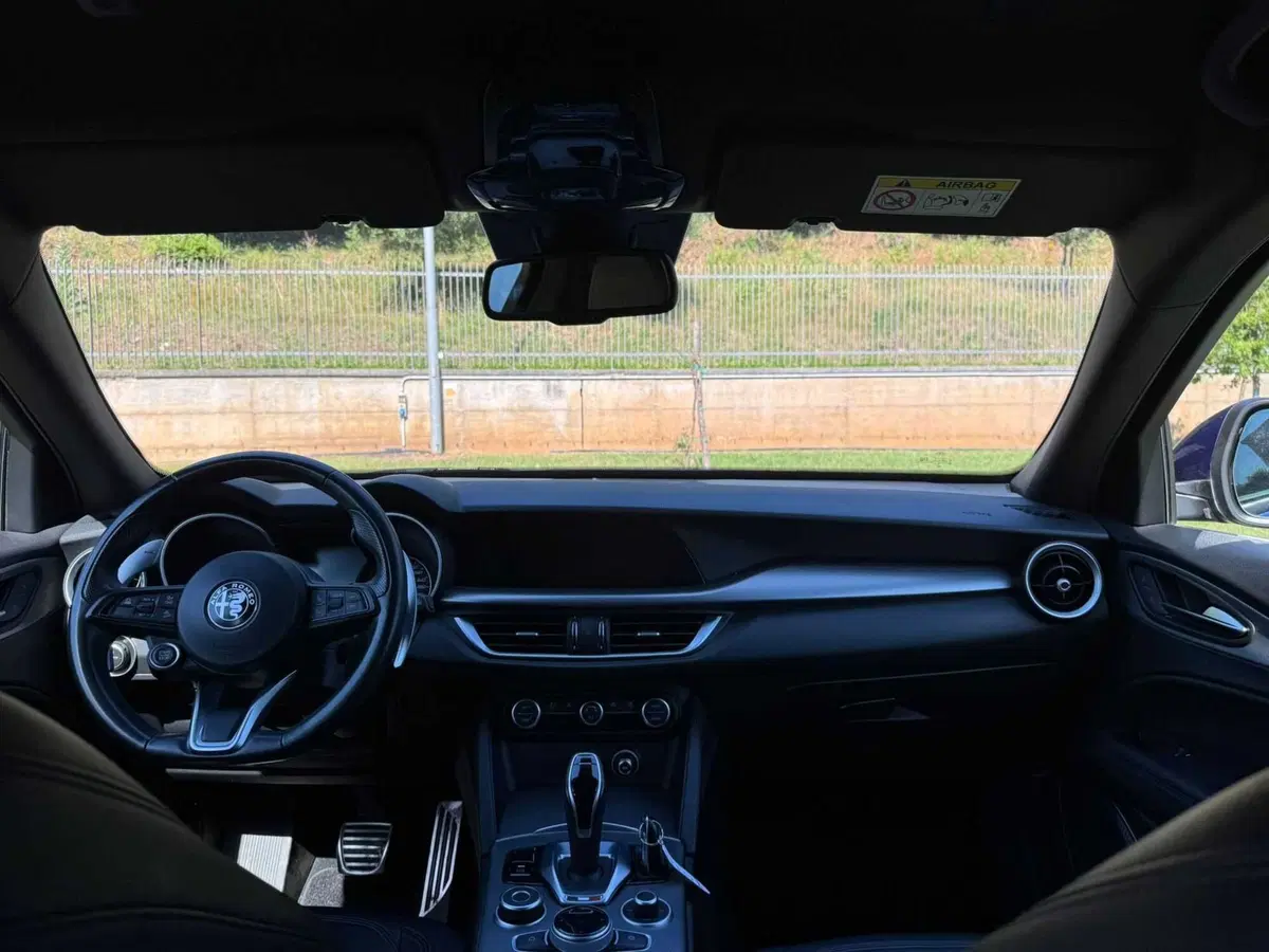 Alfa Romeo Stelvio usata a Salerno (5)